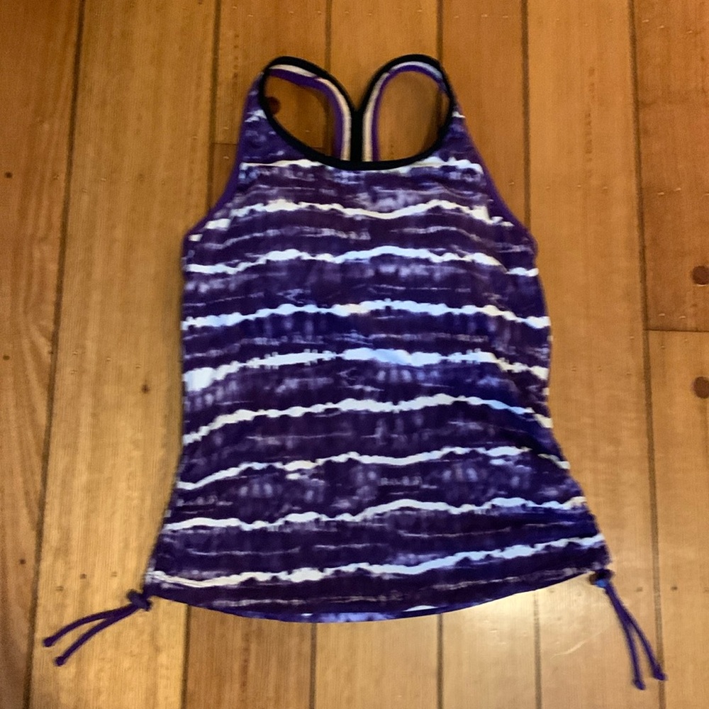 Athleta tankini top tie-dye pattern athletic style with included cups. size S